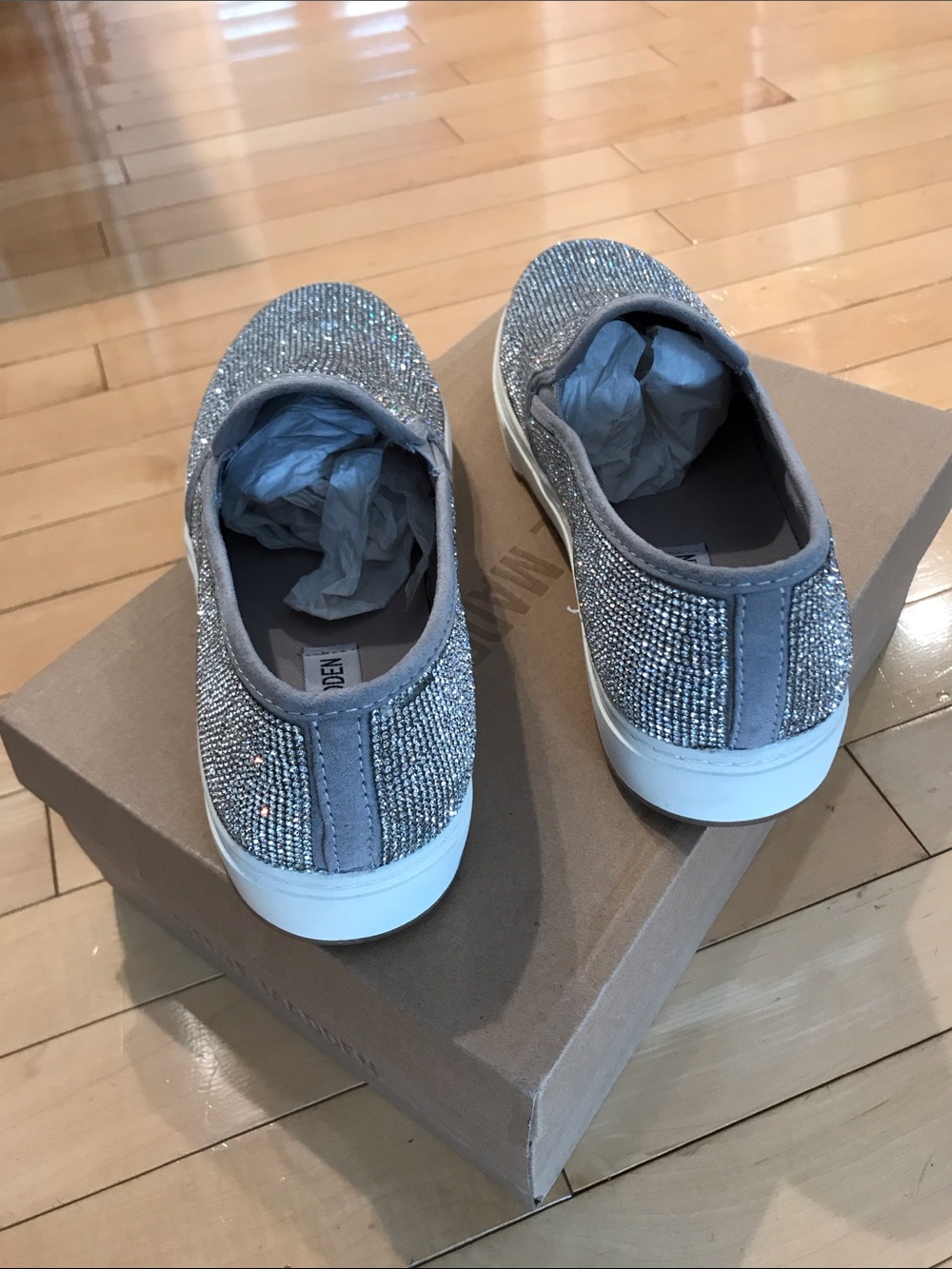 New Steve Madden sparkling slip on sneakers - 8 in box - Picture 4 of 11